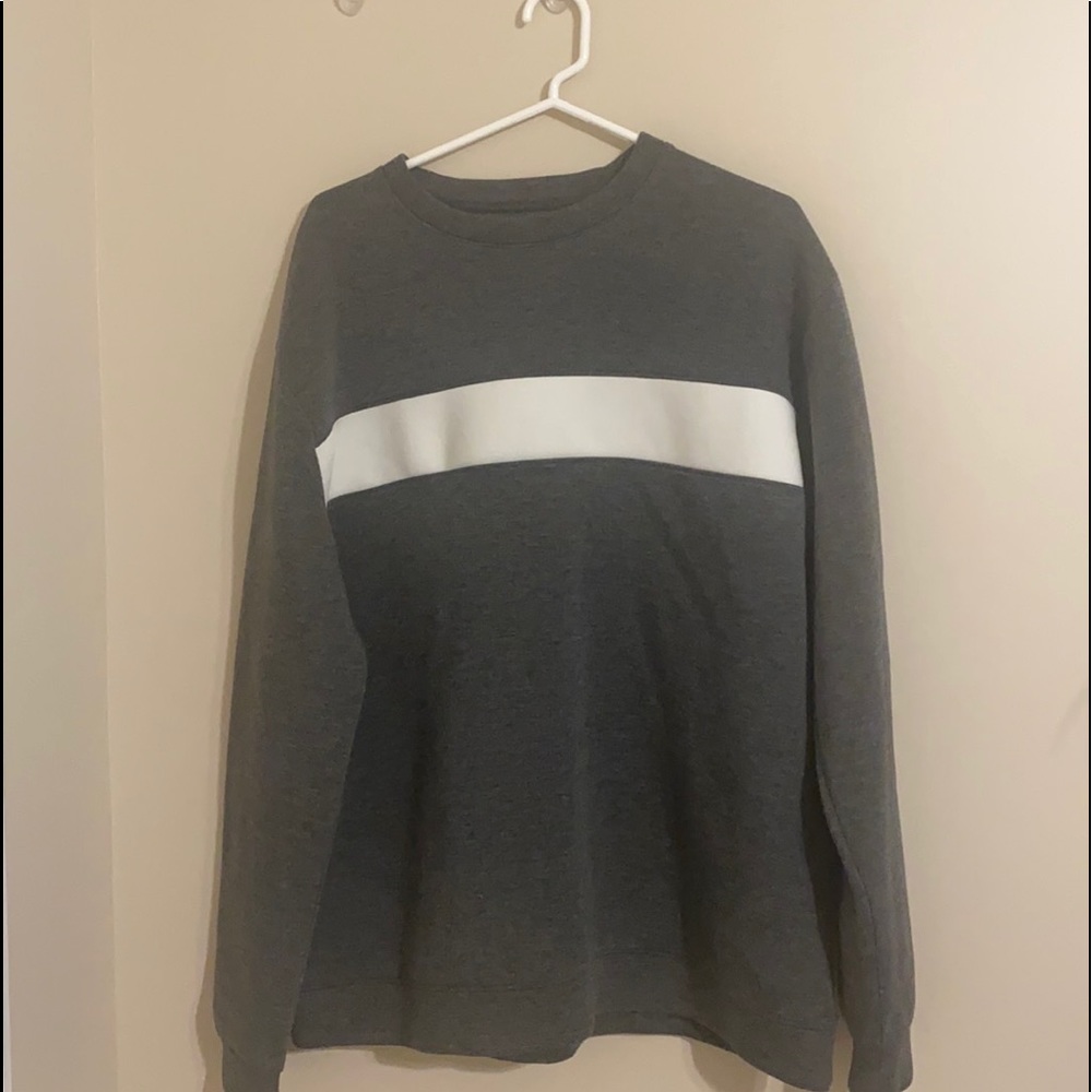 Forever 21 Men’s Grey Sweatshirt.